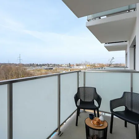 Jasny Z Parkingiem I Balkonem By Renters Daire Poznan