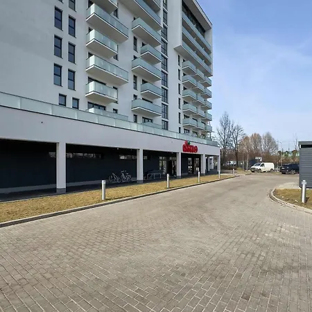 Jasny Z Parkingiem I Balkonem By Renters Daire *