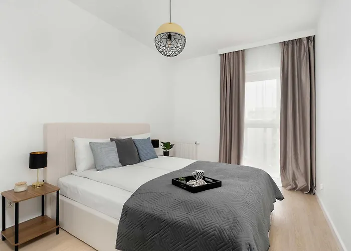 Jasny Z Parkingiem I Balkonem By Renters Poznan