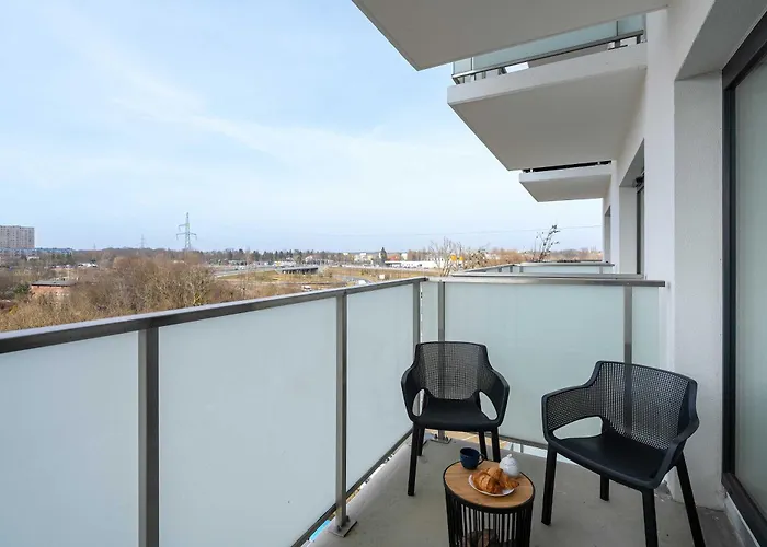 Jasny Z Parkingiem I Balkonem By Renters Daire Poznan