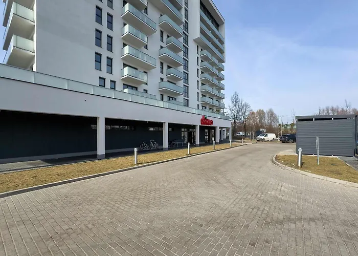 Jasny Z Parkingiem I Balkonem By Renters Daire *